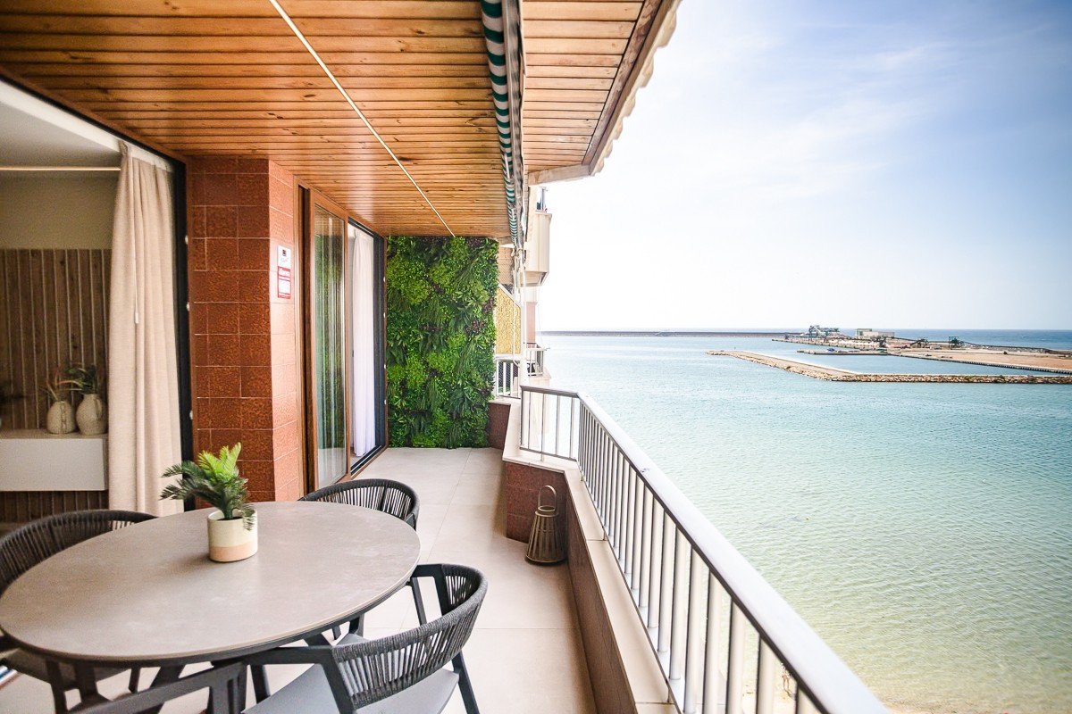 3 Bed شقة في الطابق الأوسط in Torrevieja في Torrevieja, شقة