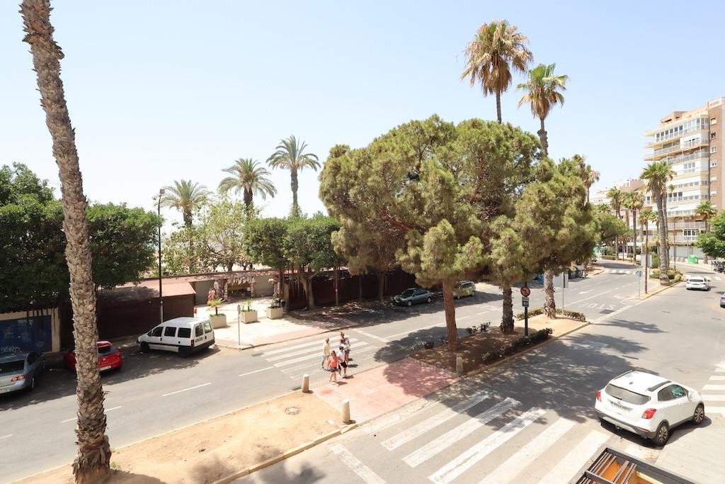 3 Bed شقة في الطابق الأوسط in Torrevieja في Torrevieja, شقة