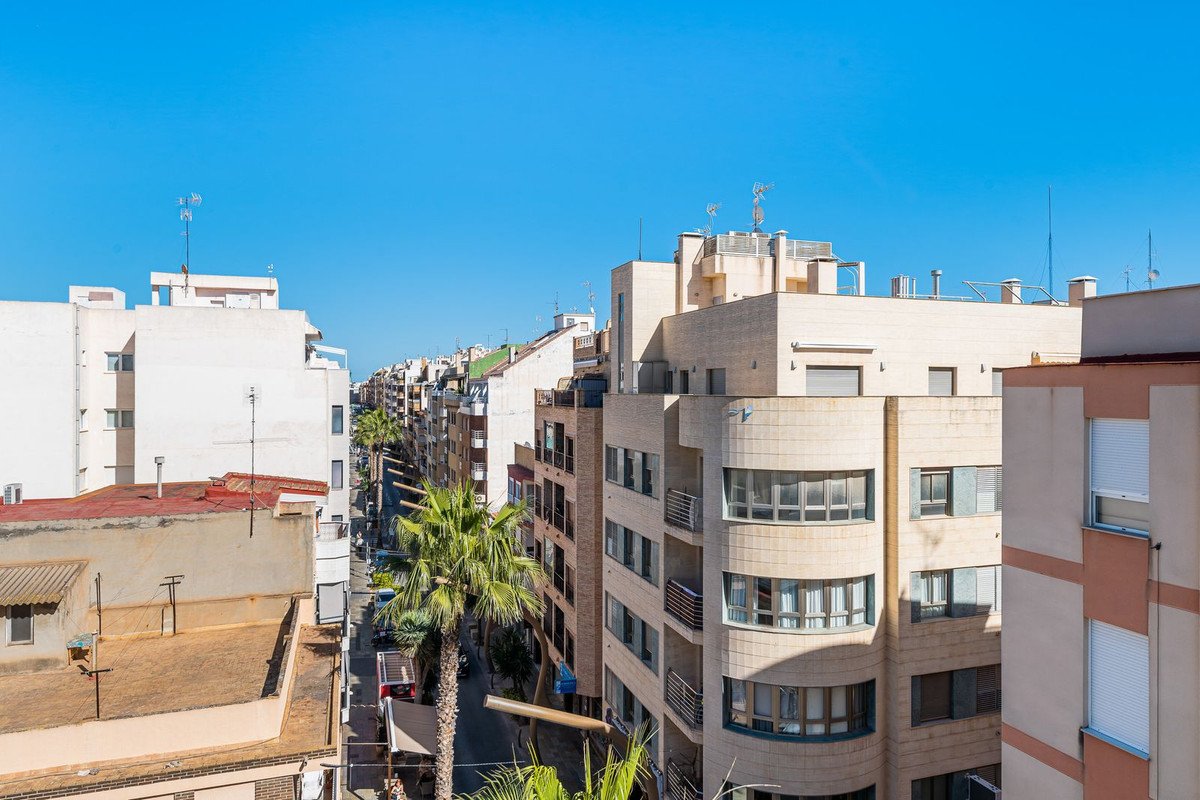 9 Bed Building in Torrevieja في Torrevieja, 
