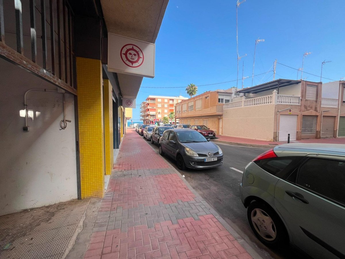 Garage in Torrevieja in Torrevieja, Garage