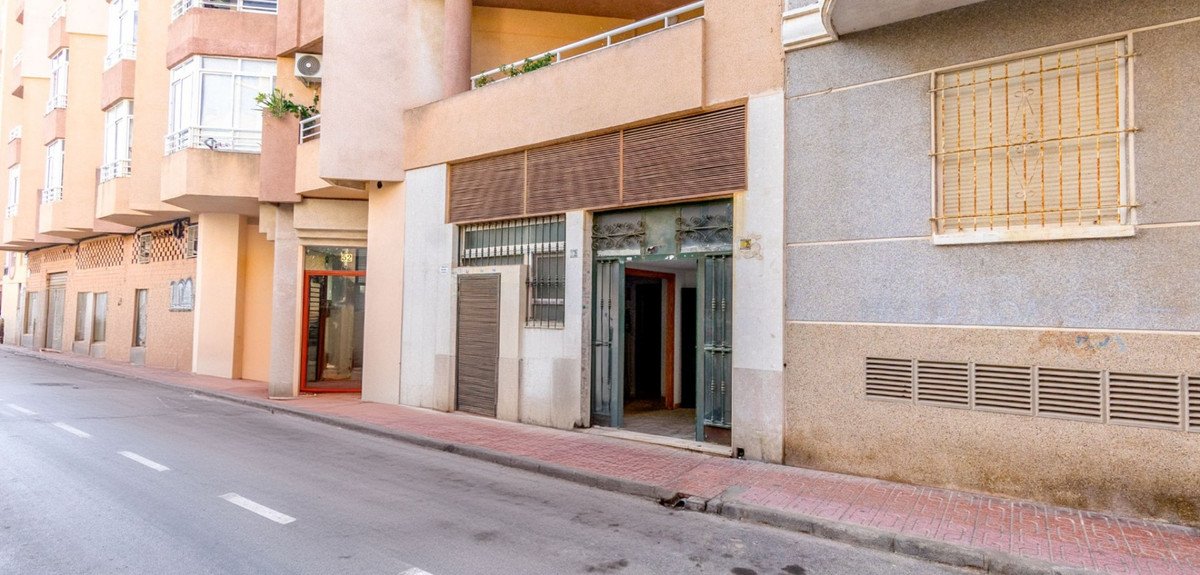  في Torrevieja, عقار