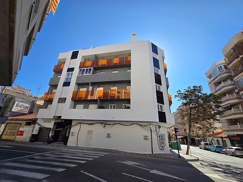 Commercial in Torrevieja في Torrevieja, تجاري
