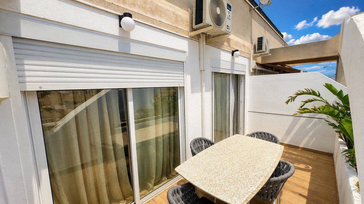 2 Bed Ρετιρέ in Torrevieja σε Torrevieja, 
