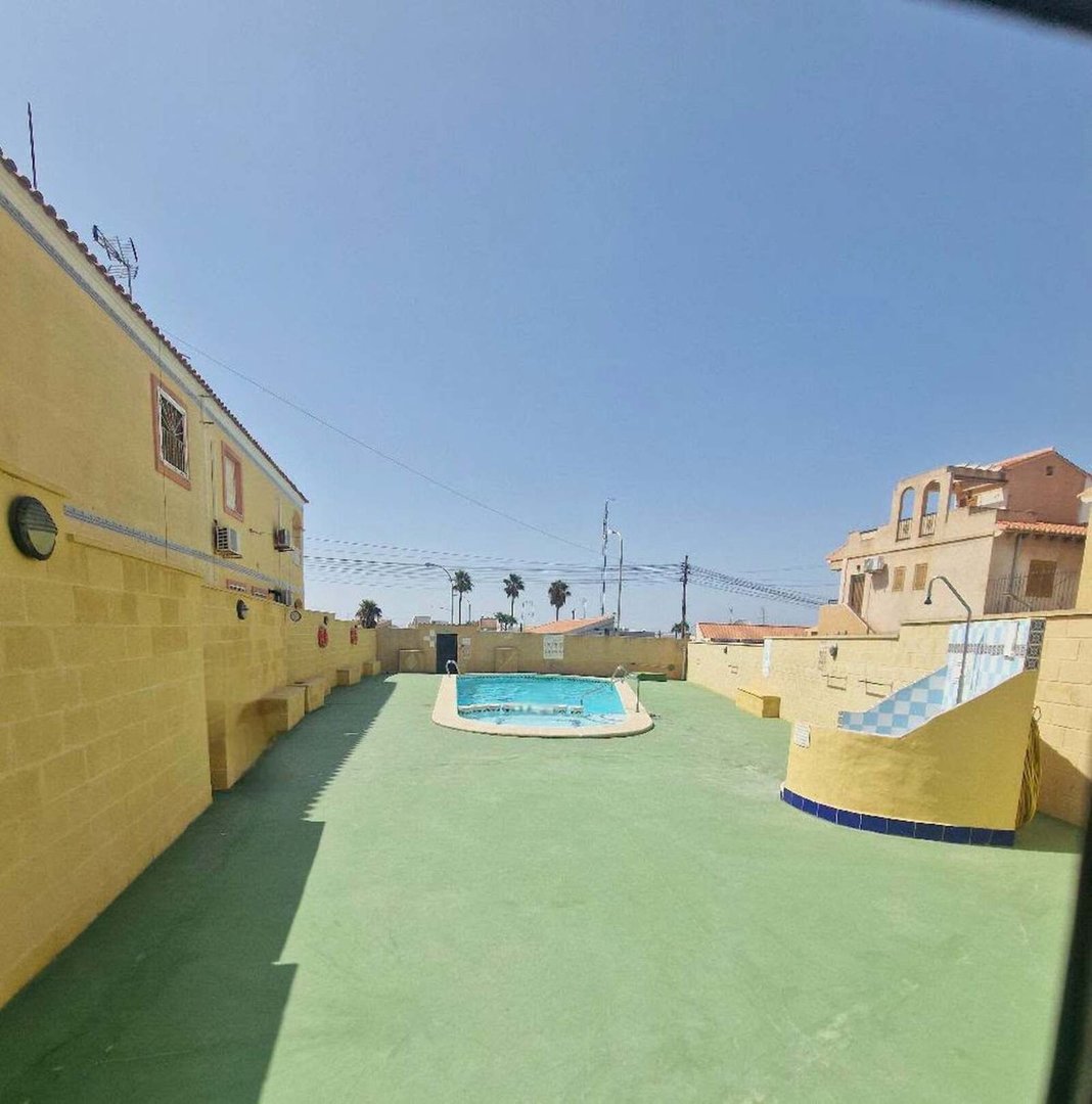 2 Bed بيت مدينة in Torrevieja في Torrevieja, منزل مرفقات (تاون هاوس)