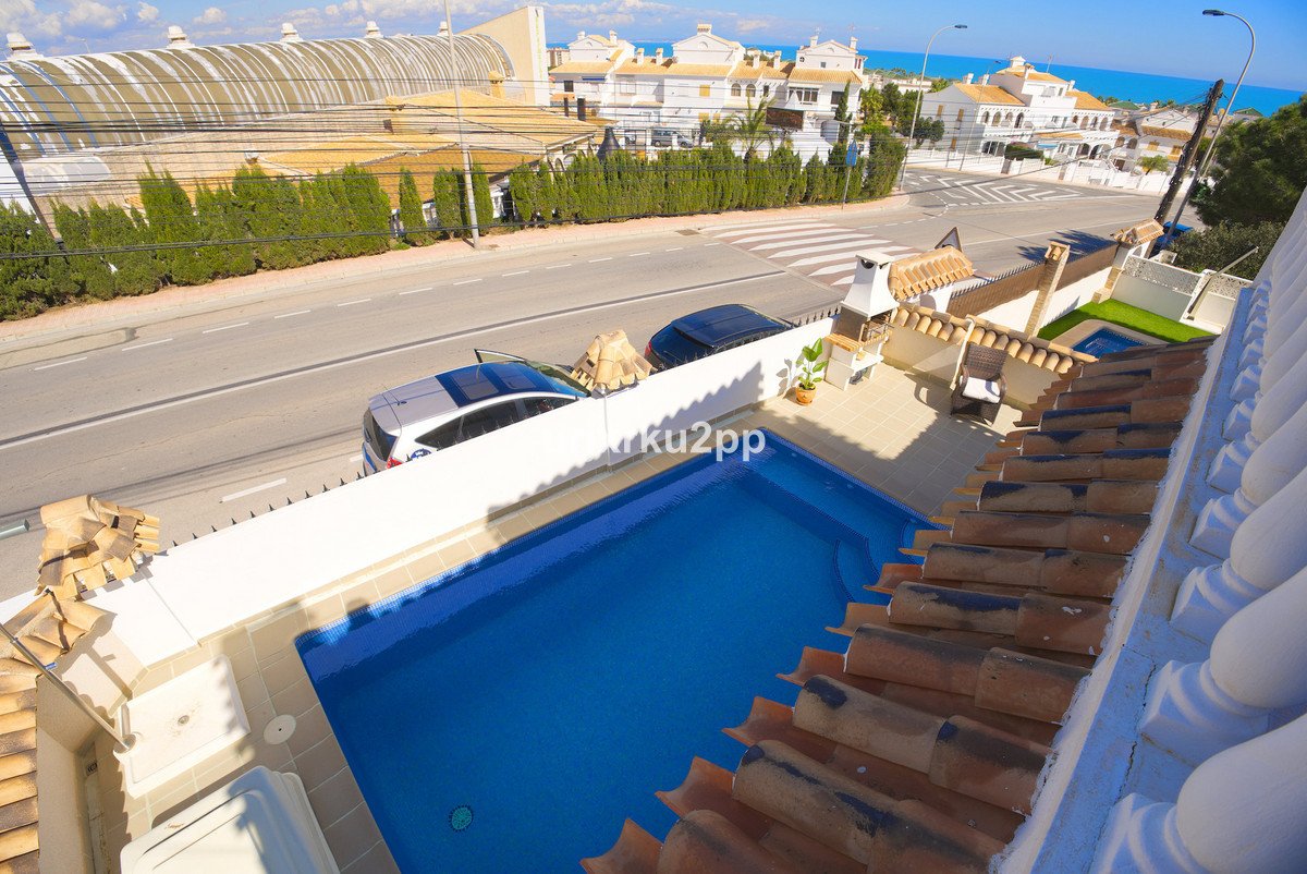 3 Bed Detached Villa in Torrevieja in Torrevieja, 