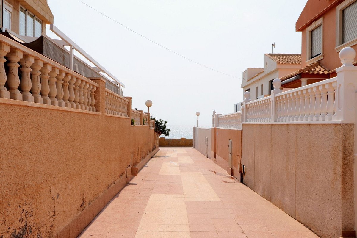 3 Bed منزل شبه منفصل in Torrevieja في Torrevieja, فيلا شبه منفصلة