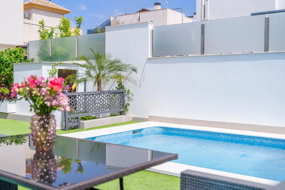 5 Bed Vrijstaande Villa in Torrevieja in Torrevieja, Vrijstaande villa
