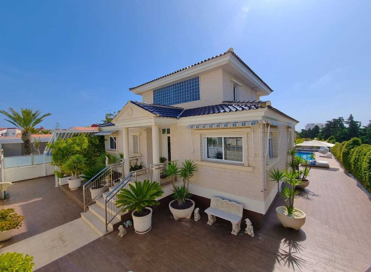 5 Bed Detached Villa in La Mata in La Mata, Detached Villa