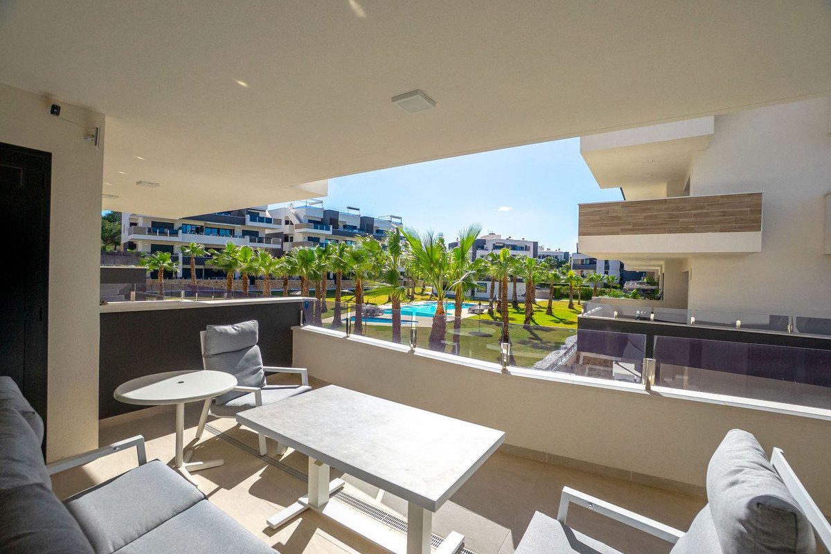 2 Bed شقة في الطابق الأوسط in Los Altos في Los Altos, شقة
