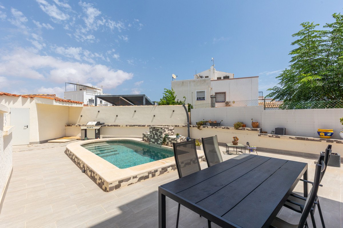 2 Bed Ground Floor Apartment in Los Altos in Los Altos, Apartment