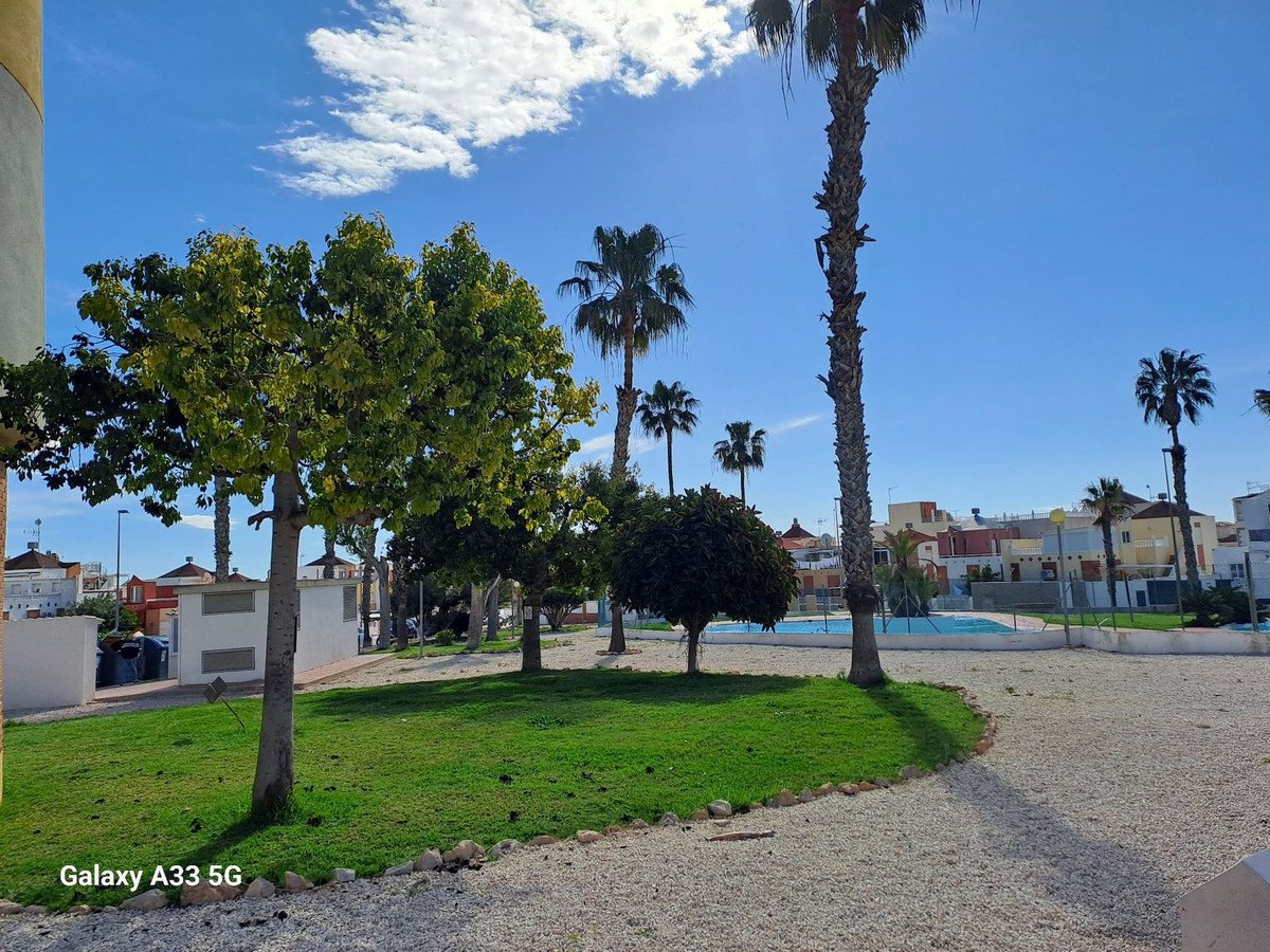 2 Bed Duplex in Los Altos in Los Altos, Duplex