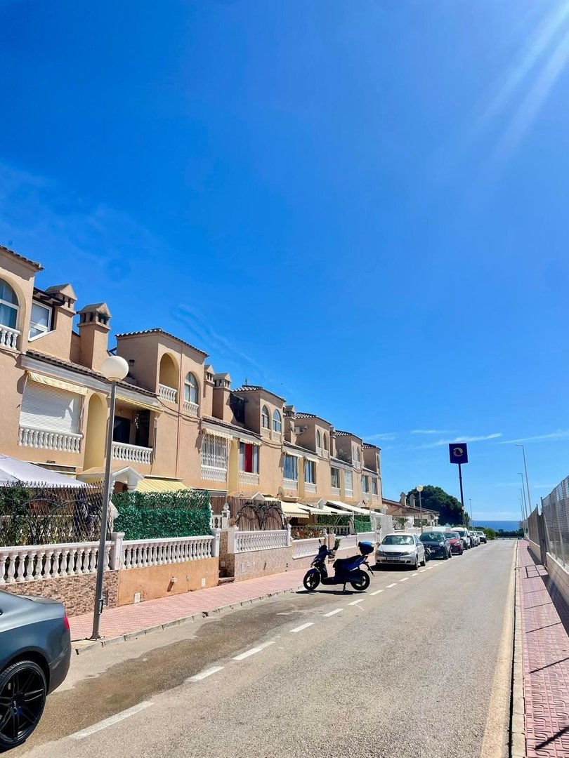 2 Bed Duplex in Los Altos في Los Altos, شقة مزدوجة