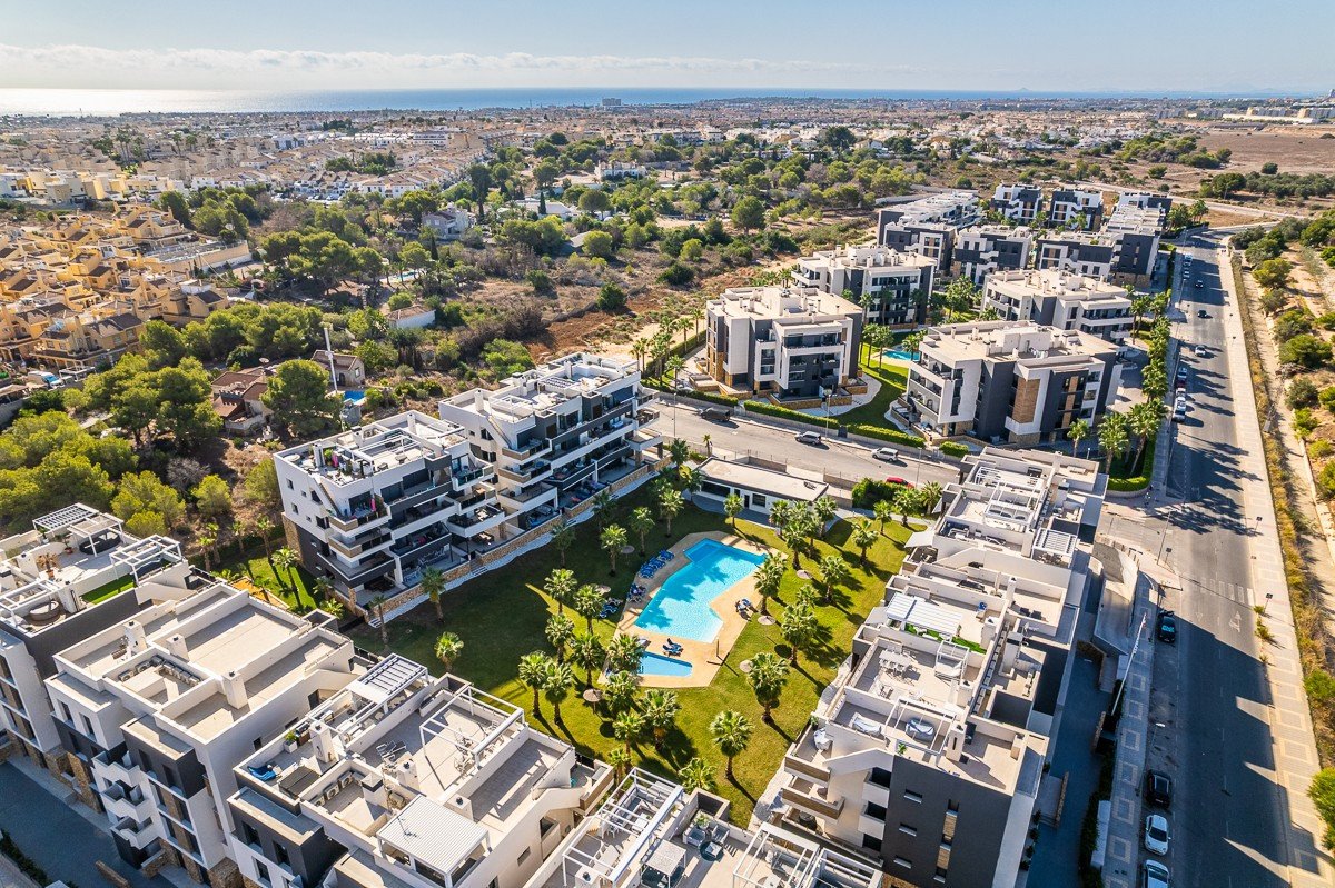 2 Bed Penthouse in Los Altos in Los Altos, Penthouse