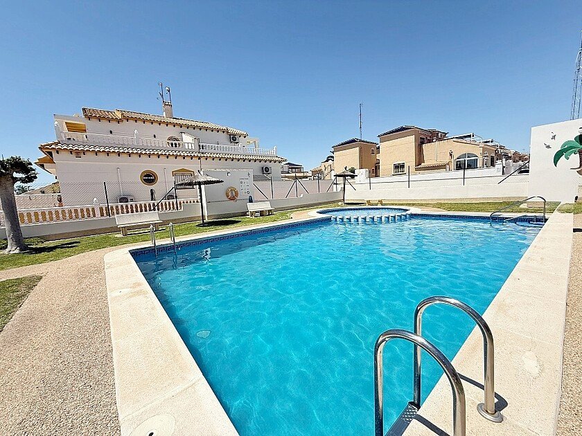 3 Bed Townhouse in Los Altos in Los Altos, Townhouse