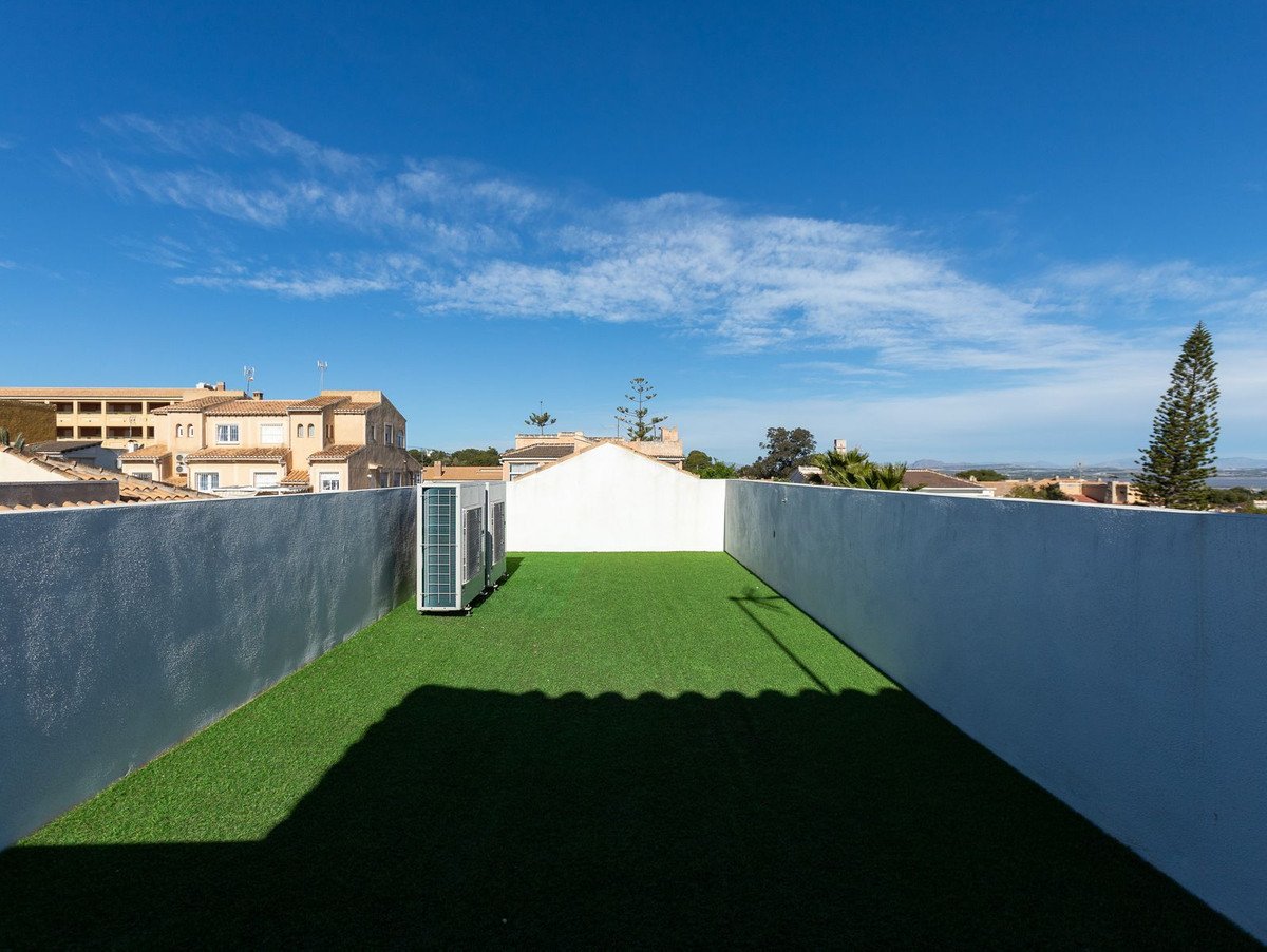 4 Bed Halfvrijstaand Huis in Los Balcones
