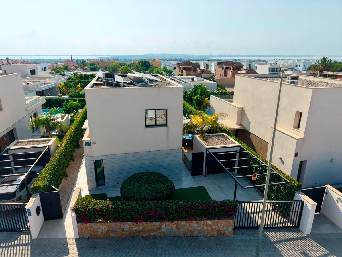 4 Bed Detached Villa in Los Montesinos in Los Montesinos, Detached Villa