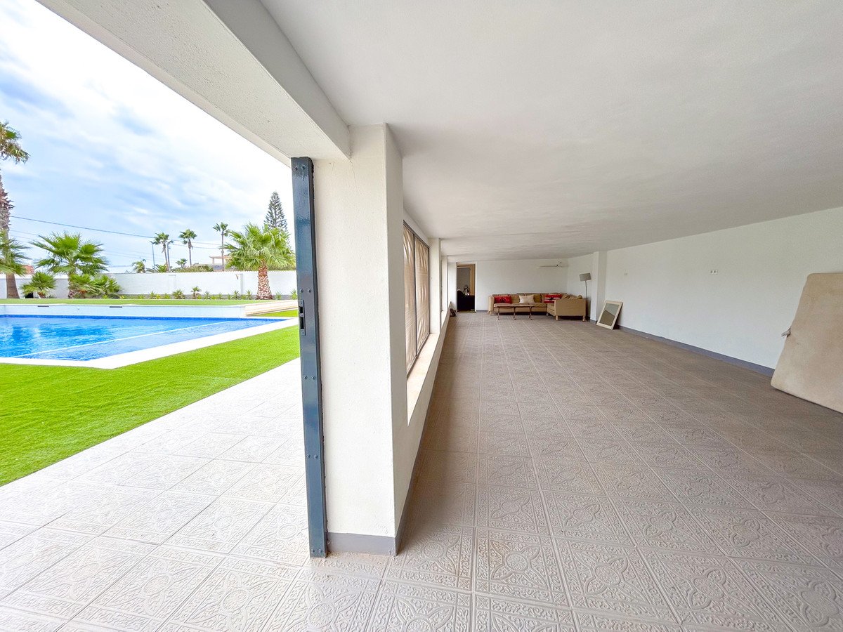 8 Bed Detached Villa in Los Montesinos in Los Montesinos, Detached Villa