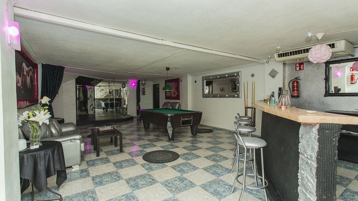 25 Bed Commercial in Torrevieja in Torrevieja — Commercial