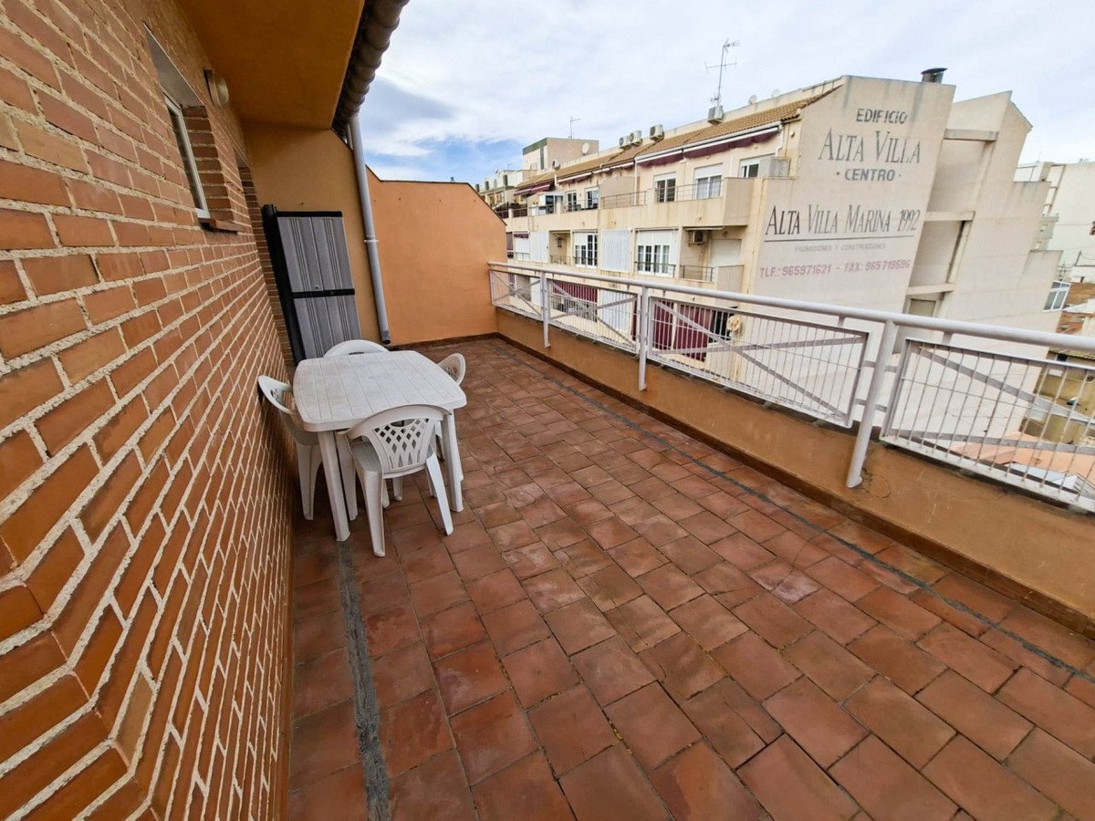 2 Bed بنتهاوس in Torrevieja في Torrevieja, شقة علوية