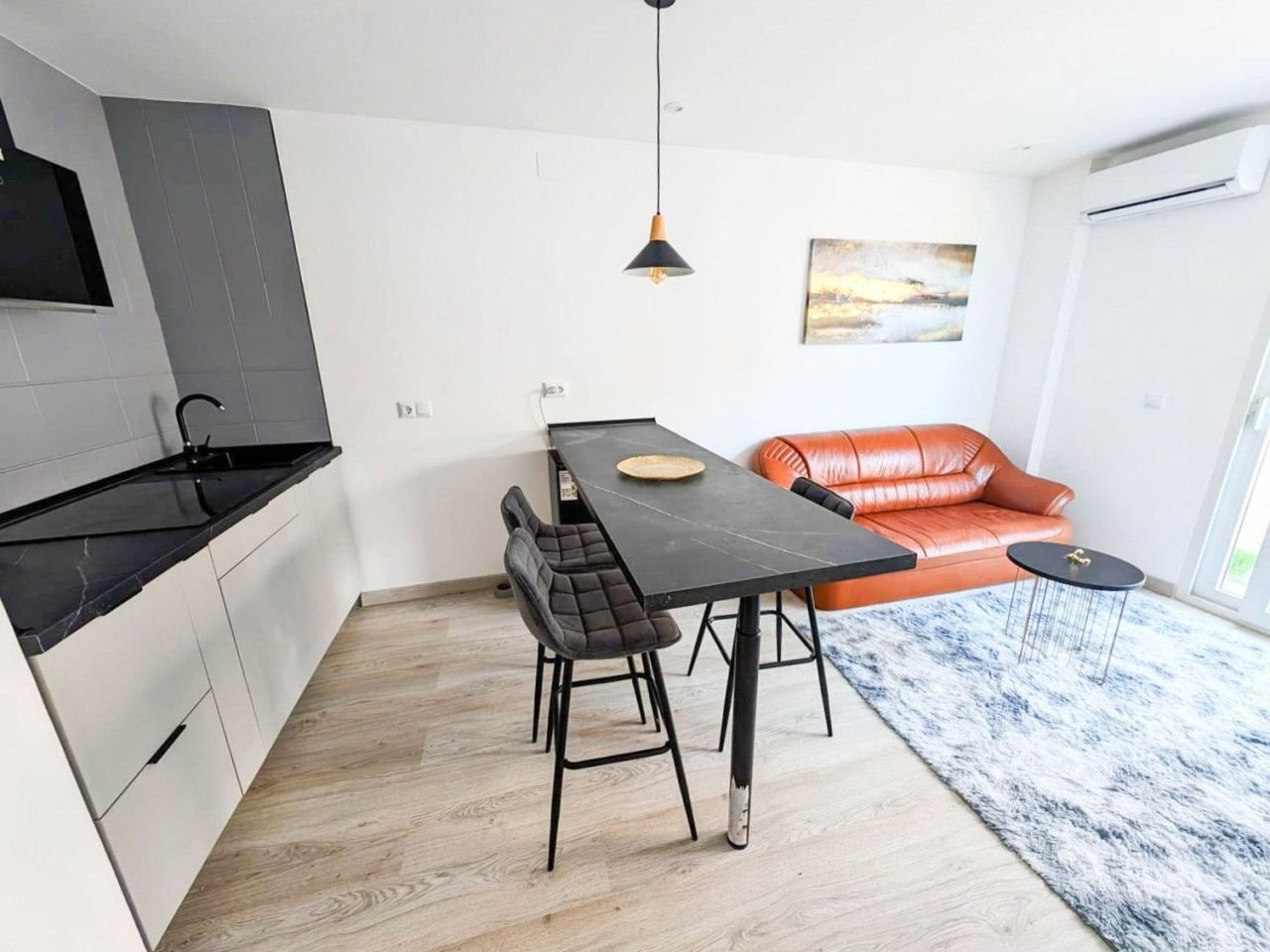 1 Bed شقة في الطابق الأوسط in Playa Del Cura في Playa Del Cura, شقة