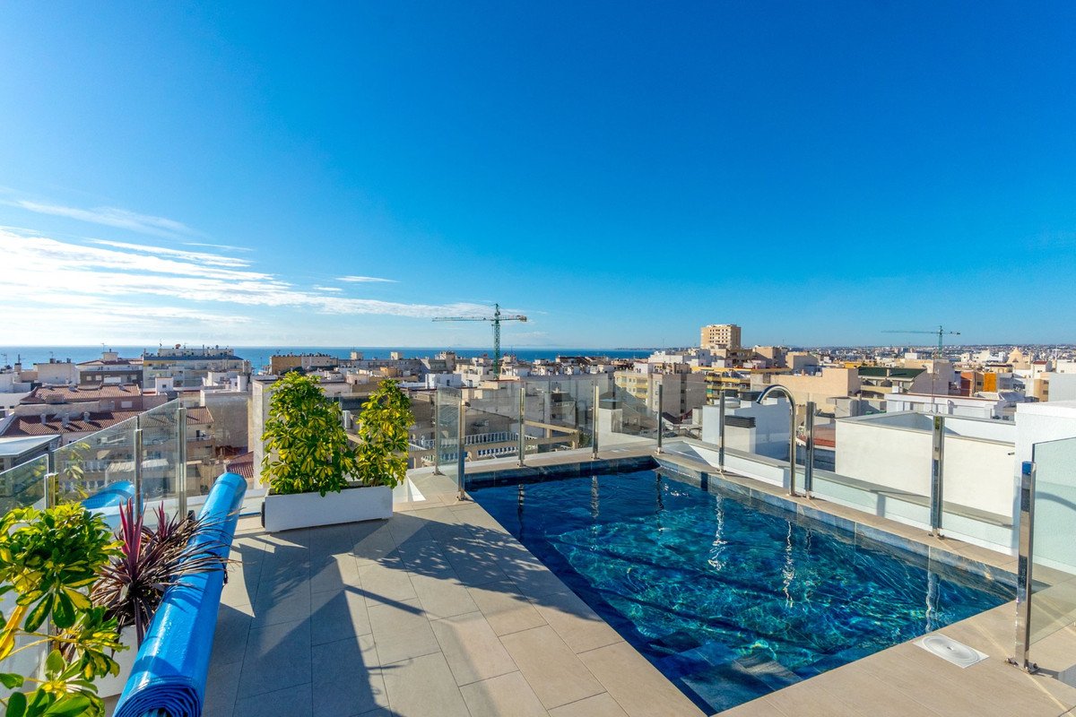 2 Bed شقة في الطابق الأوسط in Torrevieja في Torrevieja, شقة