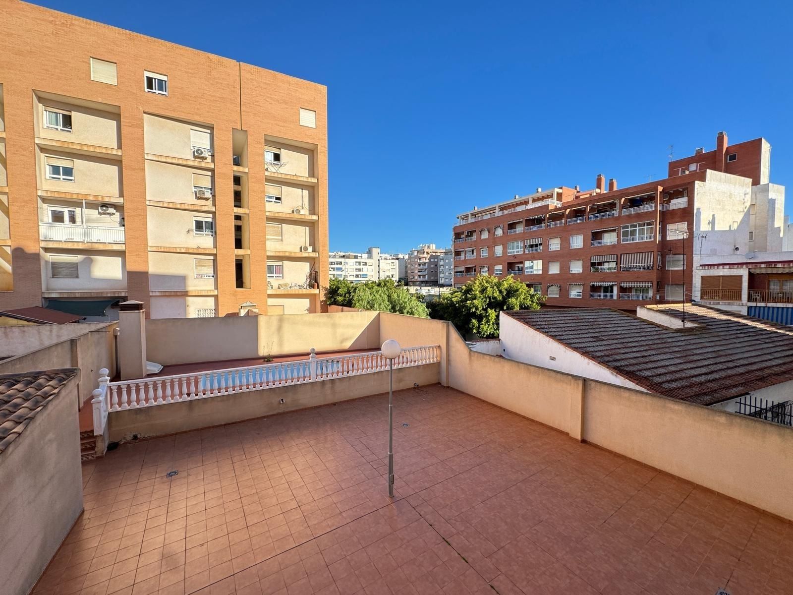 2 Bed شقة في الطابق الأوسط in Torrevieja في Torrevieja, شقة