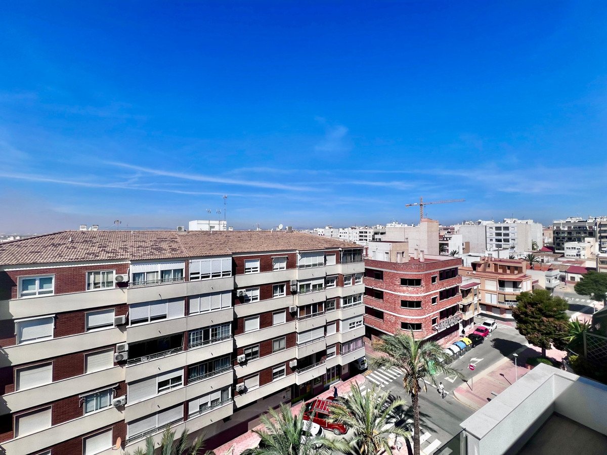 2 Bed شقة في الطابق الأرضي in Torrevieja في Torrevieja, 