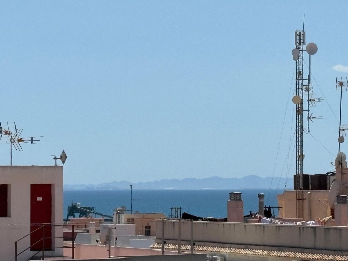 2 Bed شقة في الطابق الأوسط in Torrevieja في Torrevieja, شقة