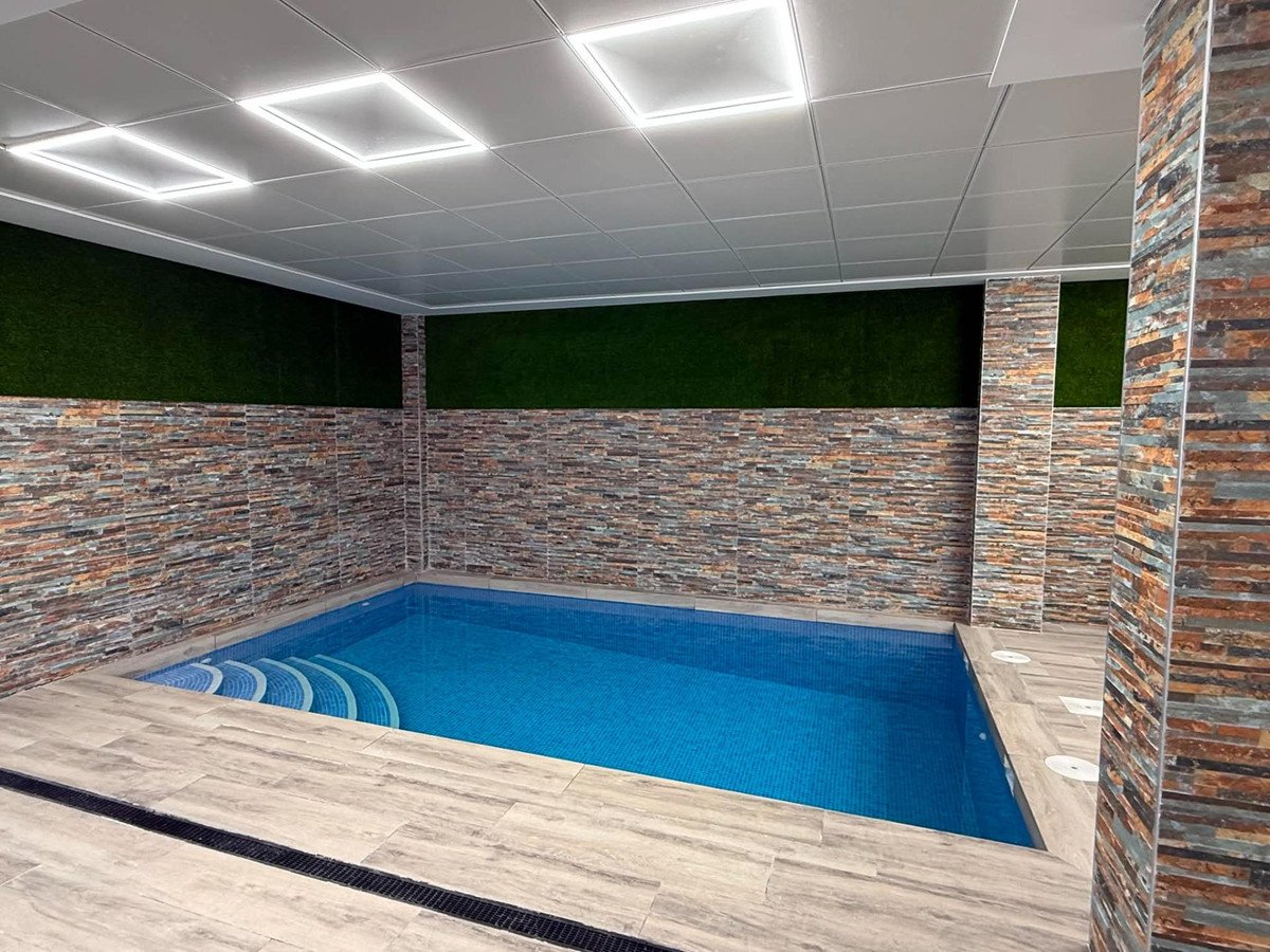 2 Bed شقة في الطابق الأوسط in Torrevieja في Torrevieja, شقة