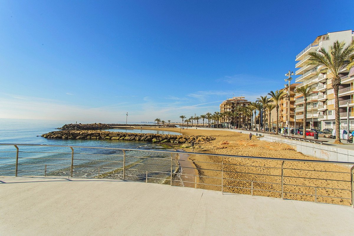 3 Bed شقة في الطابق الأرضي in Playa Del Cura في Playa Del Cura, شقة