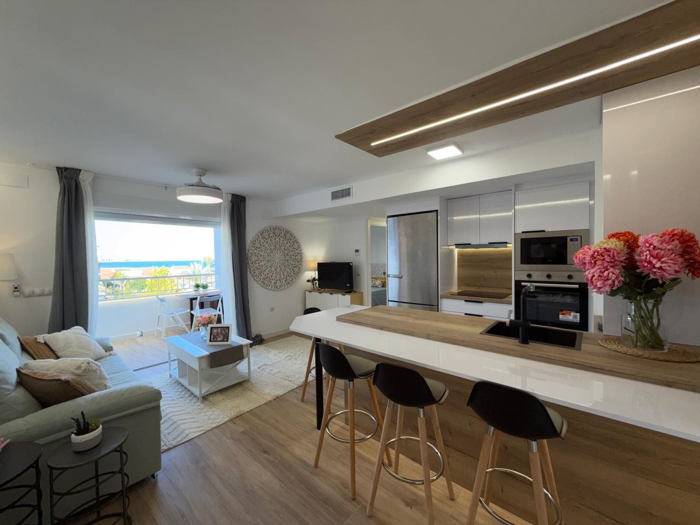 3 Bed شقة في الطابق الأوسط in Torrevieja في Torrevieja, شقة