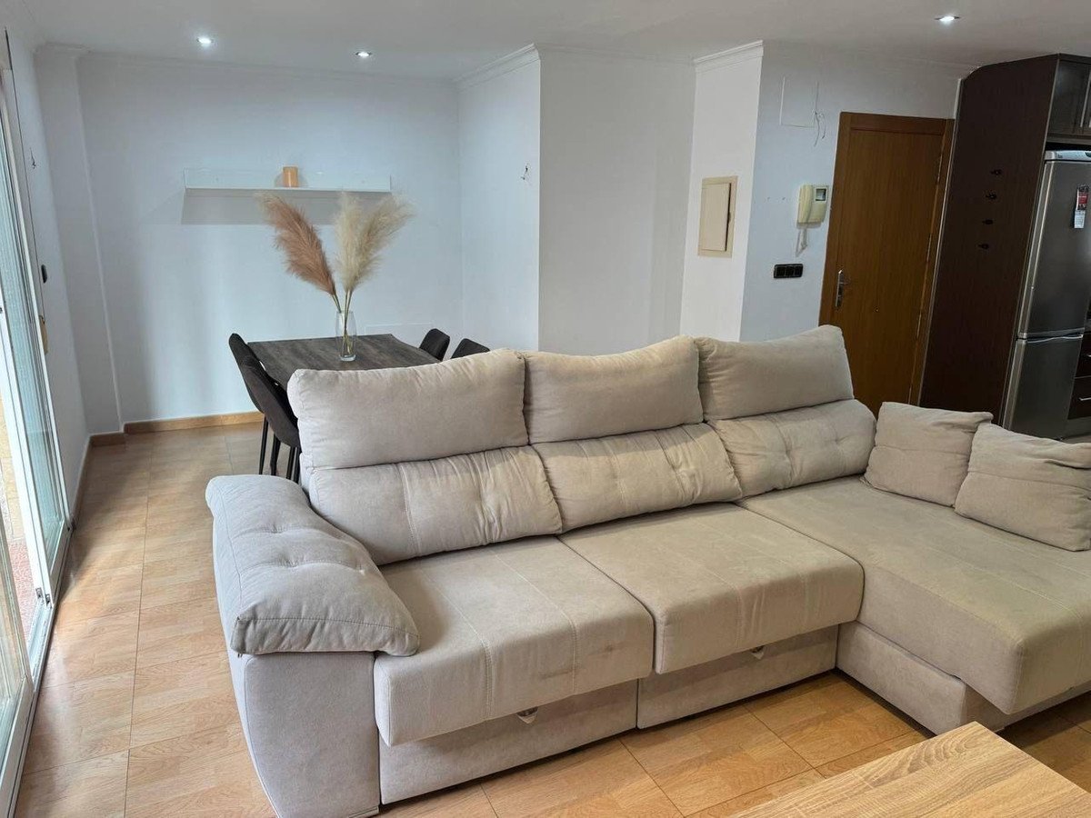 3 Bed شقة في الطابق الأوسط in Torrevieja في Torrevieja, شقة