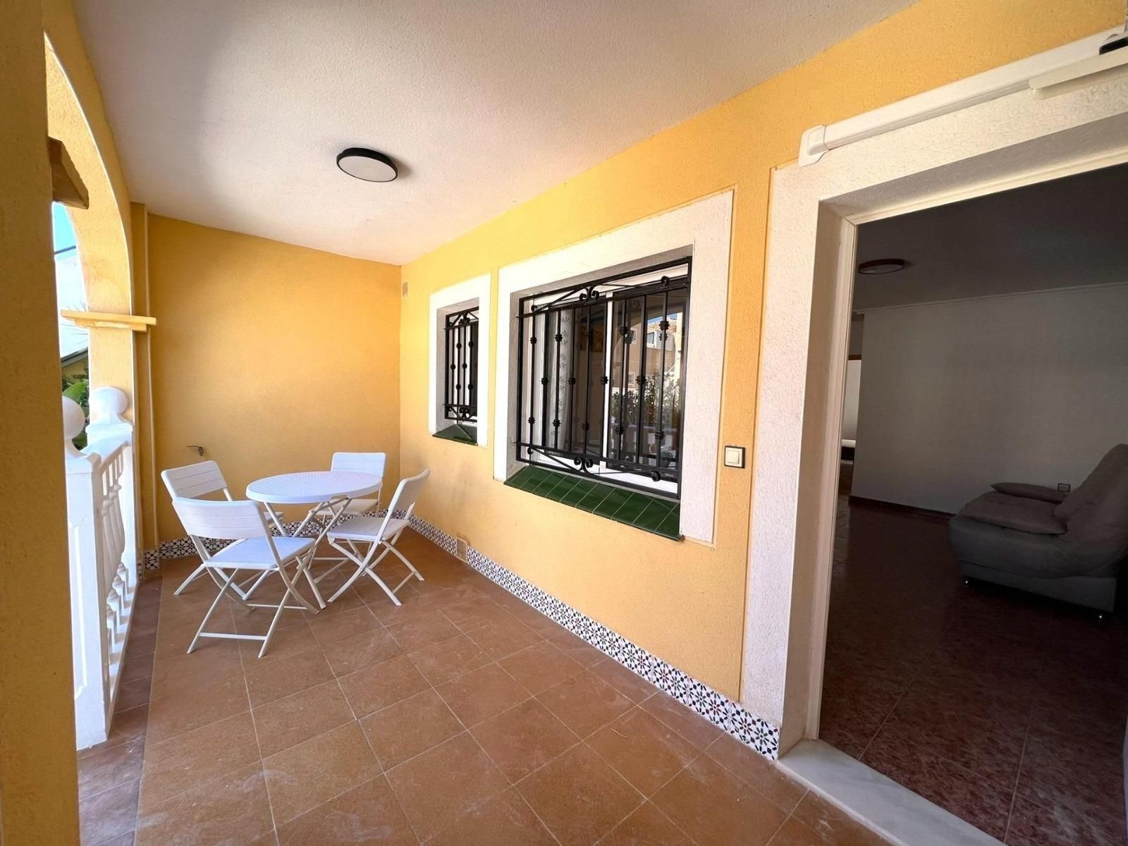 2 Bed Bungalow in Torrevieja في Torrevieja, بونجالو