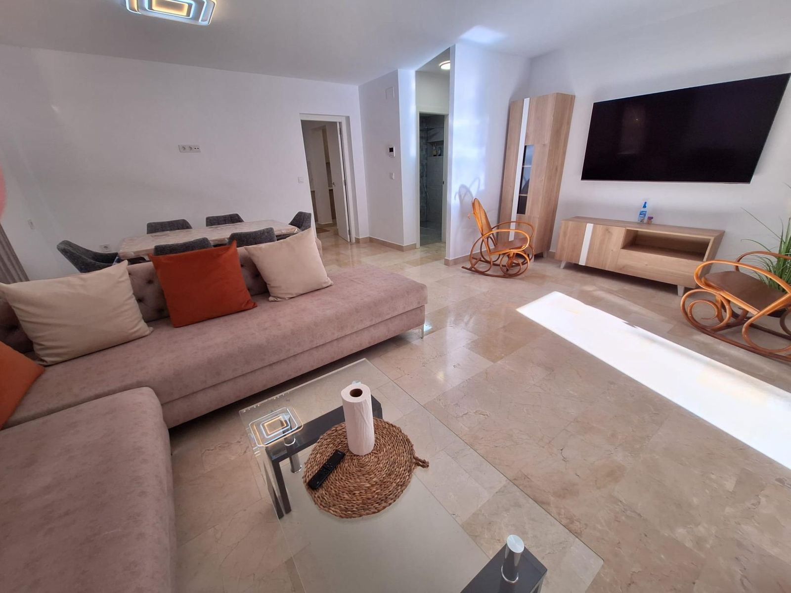 5 Bed Bungalow in Torrevieja في Torrevieja, بنغلـوـه