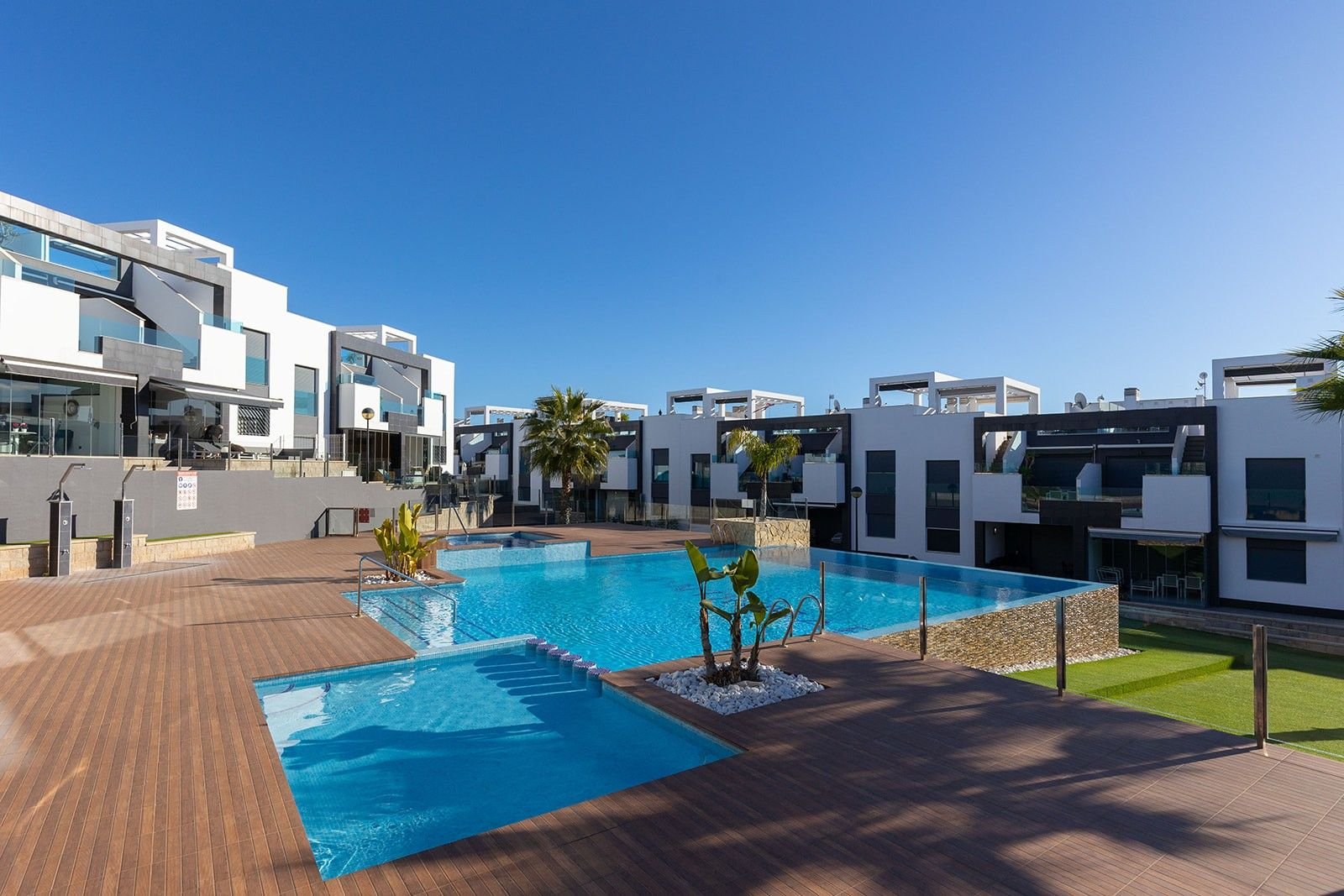 2 Bed شقة في الطابق الأرضي in Punta Prima في Punta Prima, شقة