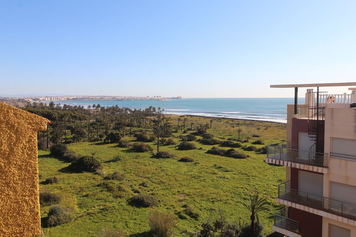 2 Bed شقة في الطابق الأوسط in Punta Prima في Punta Prima, شقة