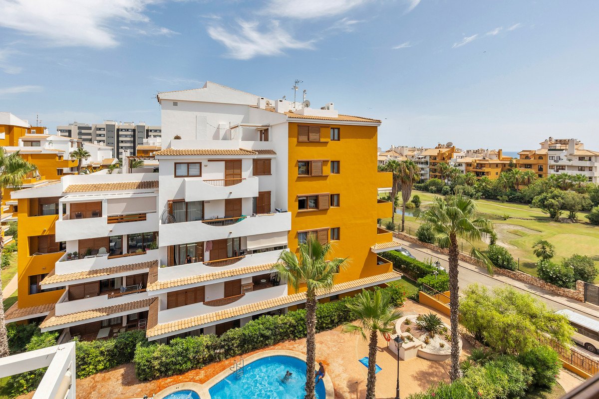 3 Bed Middle Floor Apartment in Punta Prima in Punta Prima, Apartment