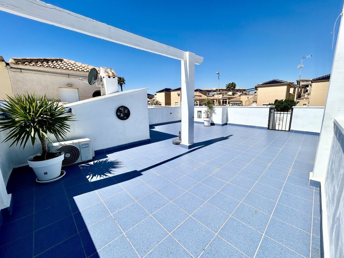 2 Bed Rijtjeshuis in Punta Prima in Punta Prima, 