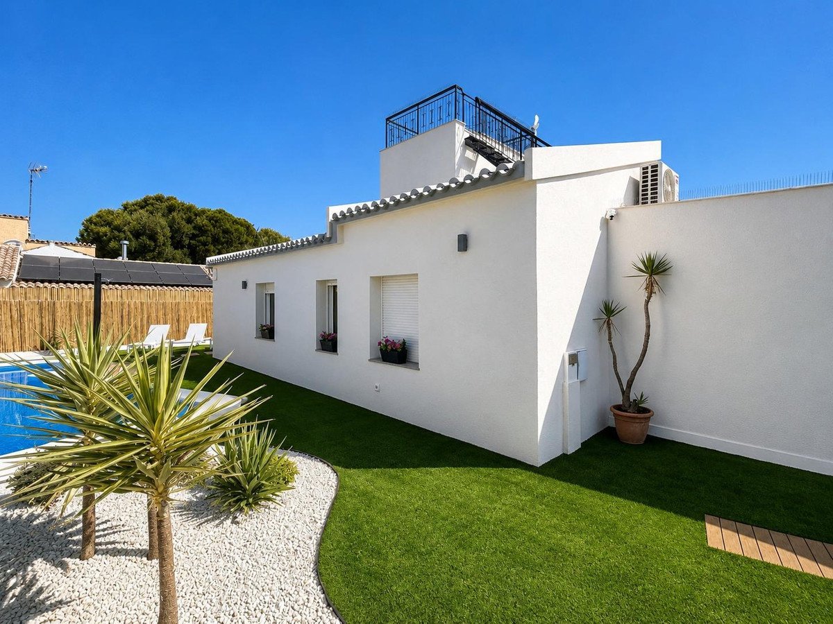 4 Bed Semi-Detached House in Punta Prima in Punta Prima, Semi-Detached House