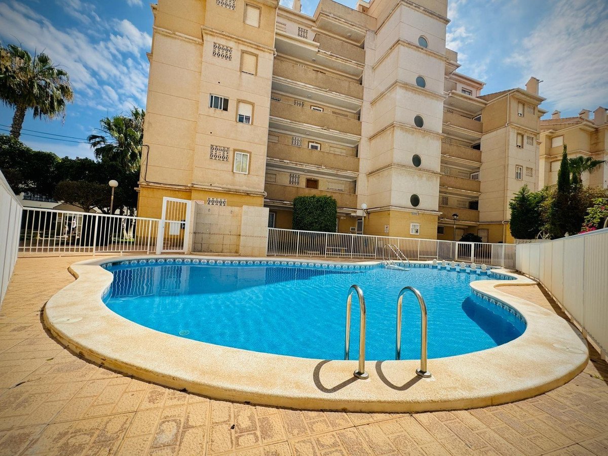 2 Bed Middle Floor Apartment in Torrevieja in Torrevieja, Apartment