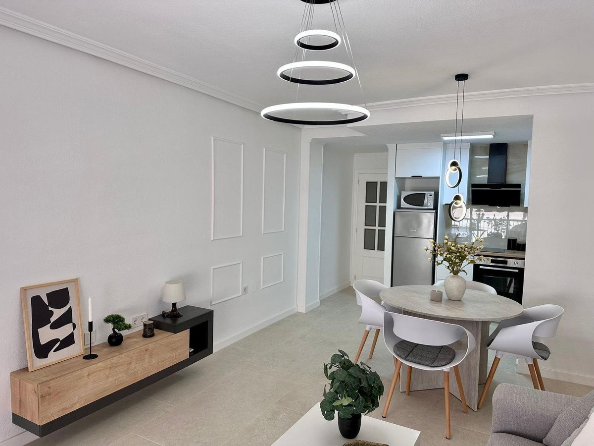 2 Bed Middle Floor Apartment in Torrevieja in Torrevieja, Apartment