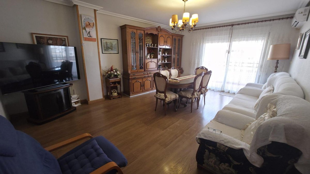 3 Bed Middle Floor Apartment in Torrevieja in Torrevieja, Apartment