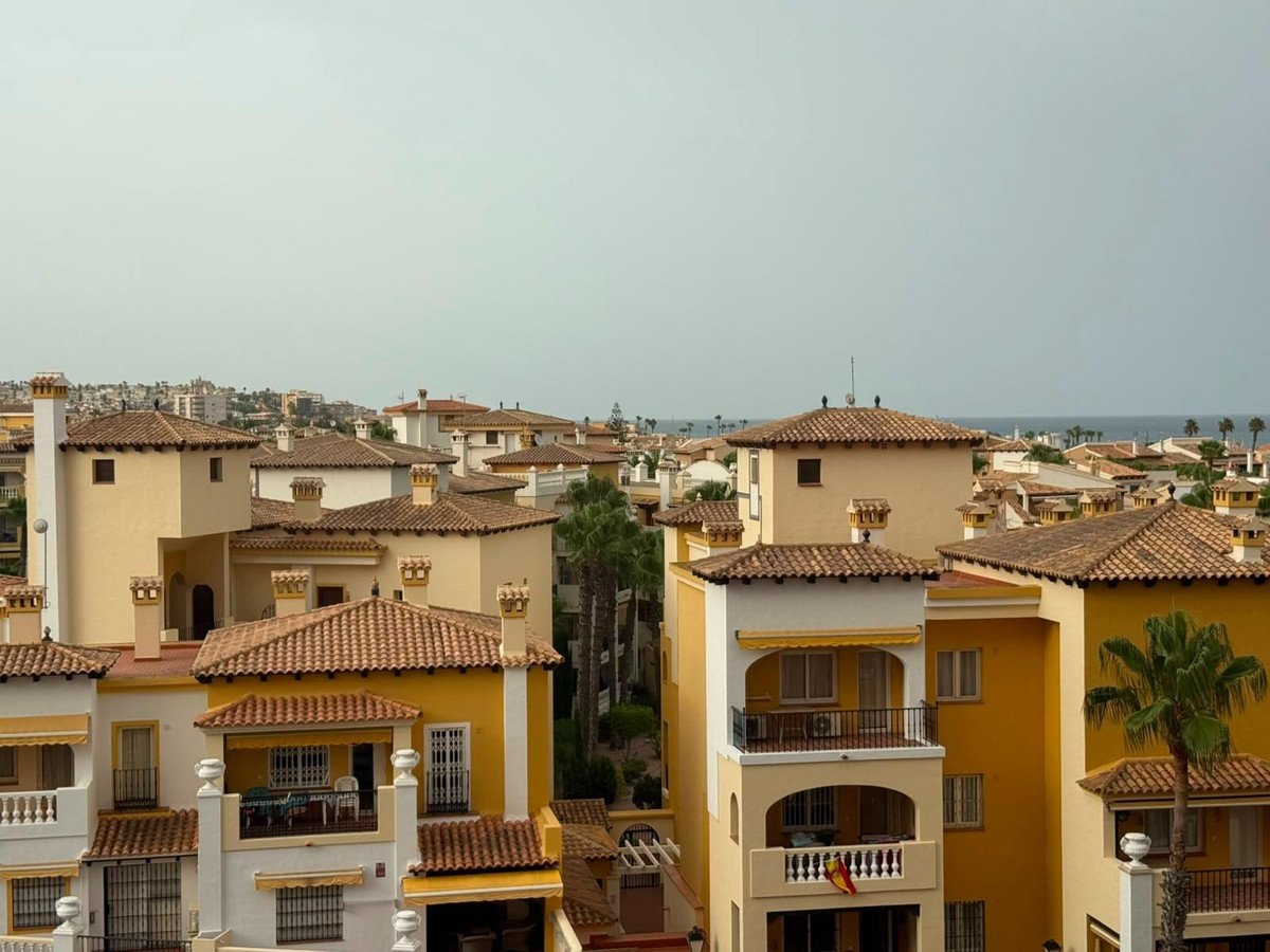 3 Bed Middle Floor Apartment in Torrevieja in Torrevieja, Apartment