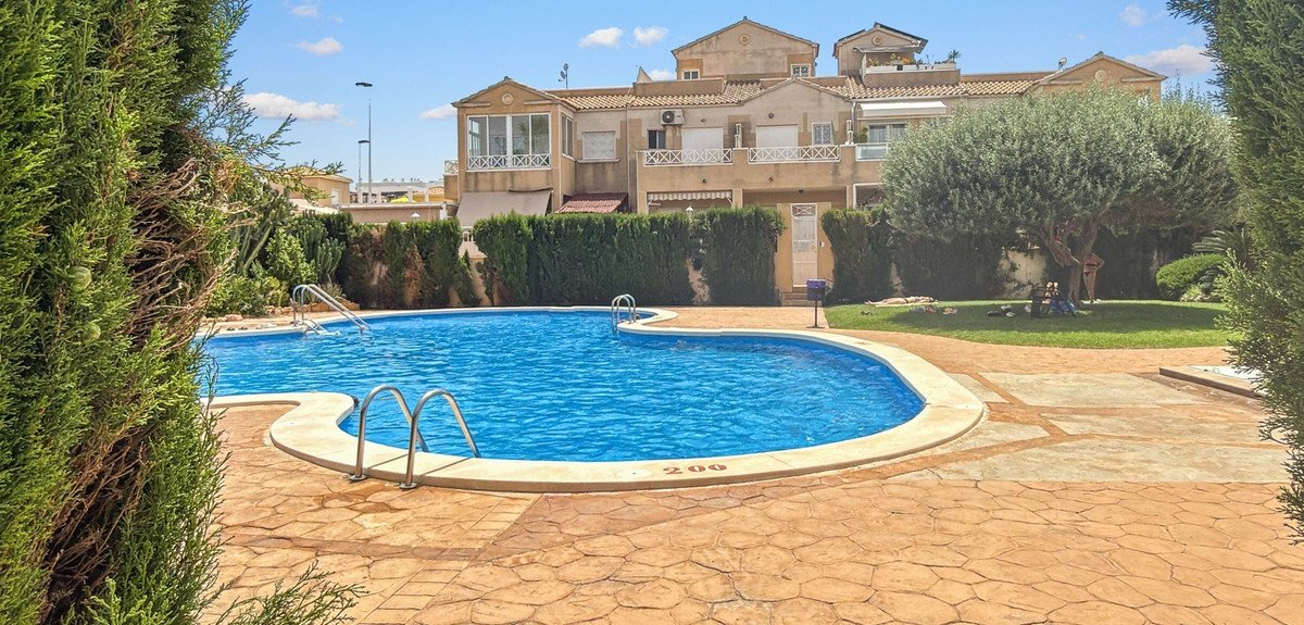 2 Bed Townhouse in Torrevieja