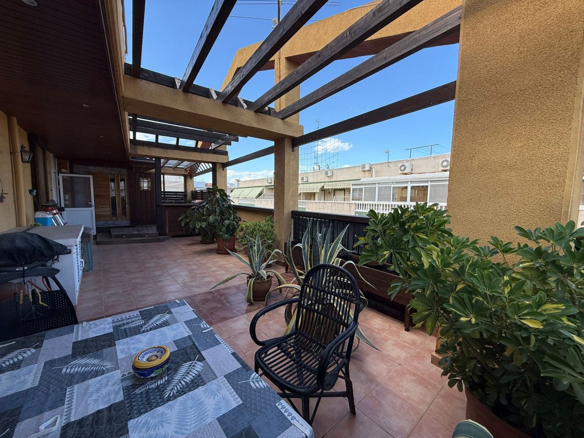 2 Bed شقة في الطابق الأرضي in Torrevieja في Torrevieja, 