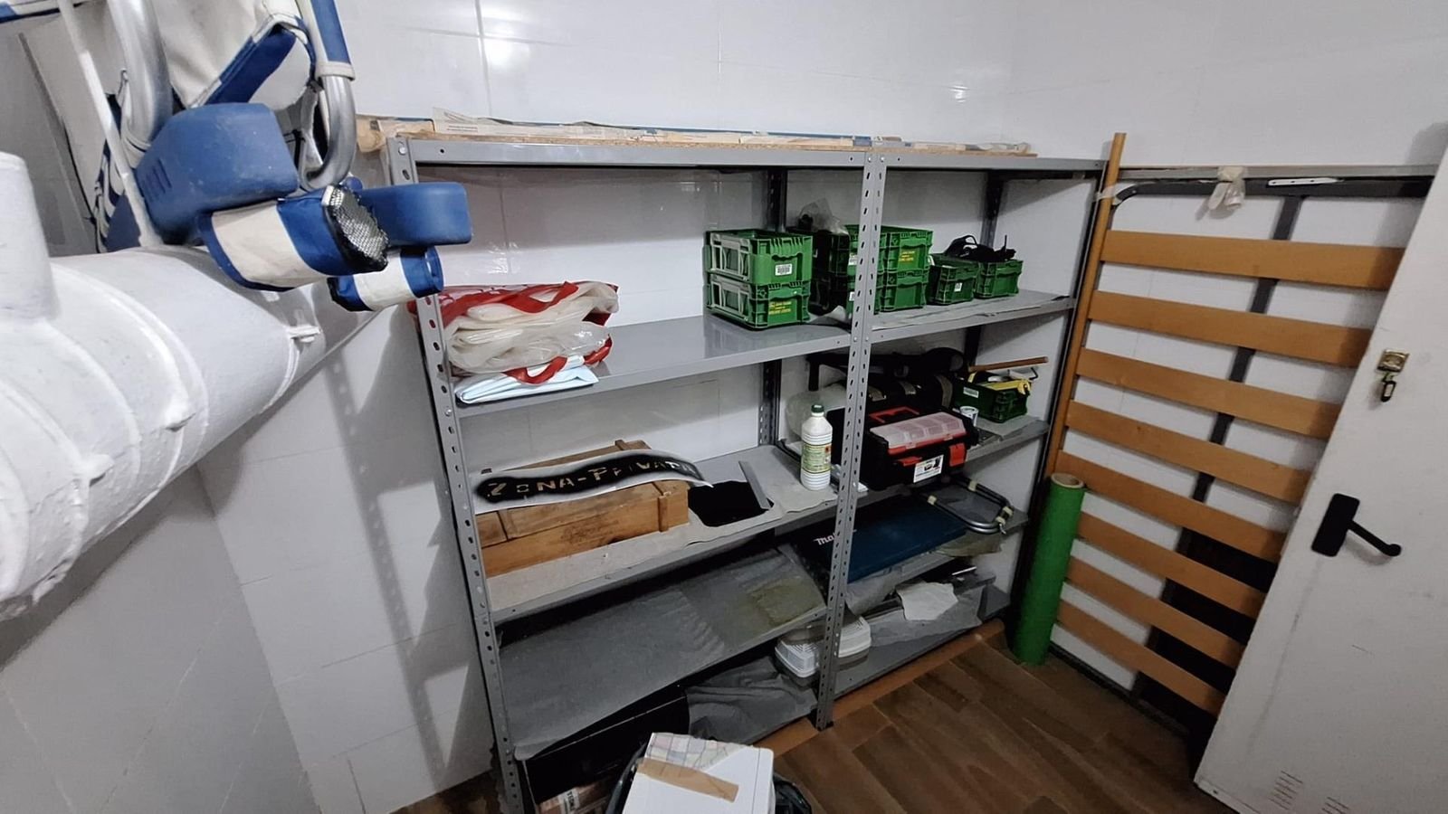 05 utility room storage shelves