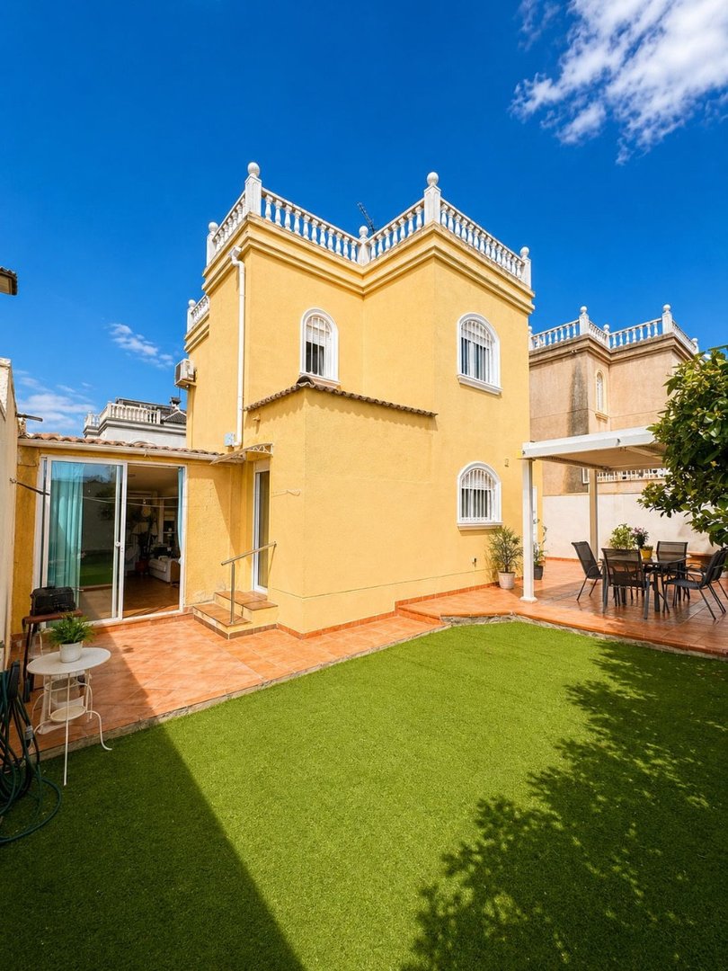 3 Bed Detached Villa in Torrevieja in Torrevieja, Detached Villa