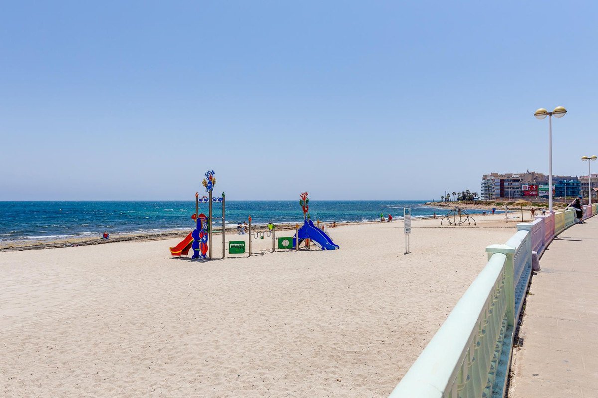 2 Bed بيت مدينة in Torrevieja في Torrevieja, تاون هاوس