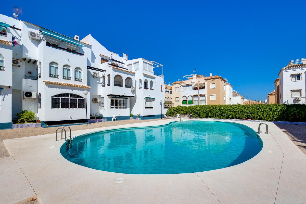 2 Bed Bungalow in Torrevieja in Torrevieja, Bungalow