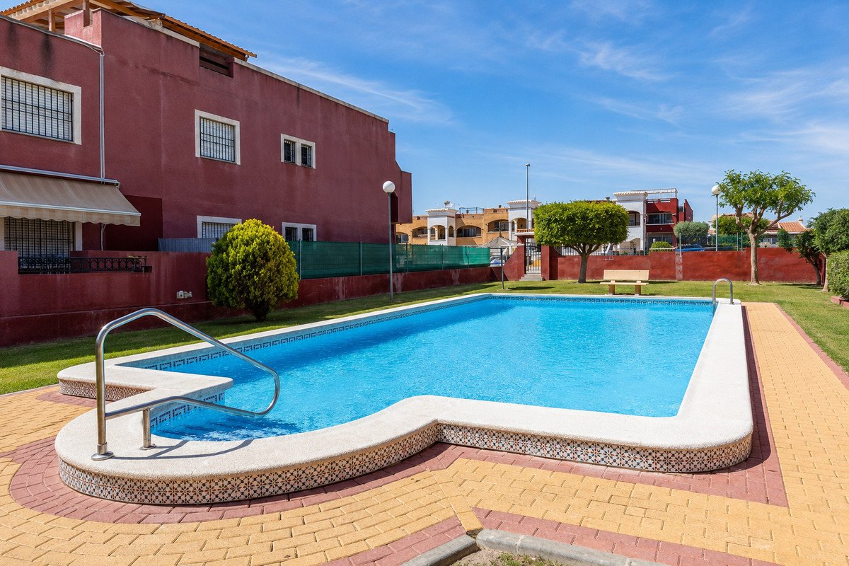 2 Bed Bungalow in Torrevieja in Torrevieja, Bungalow